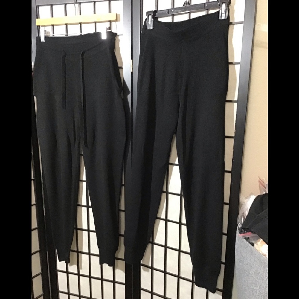 Bundle BOOHOO Sweater Joggers - Black 1 Pull String 1 Pull Up.